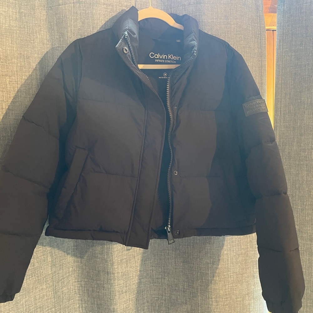 Calvin Klein black cropped puffer jacket (size M)
